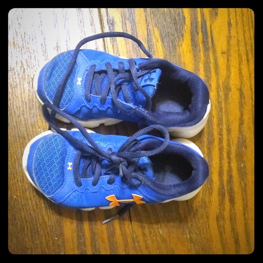 Boys Under Armour tennis shoes
